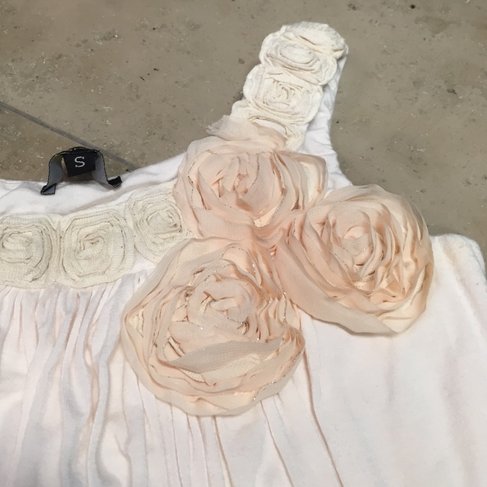 One Shoulder white and peach rosette top by Sky size small - Picture 2 of 6